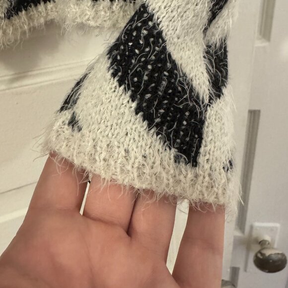 August Silk Black & White Chevron Fuzzy Mod Cardigan Sweater - Medium - Picture 5 of 7